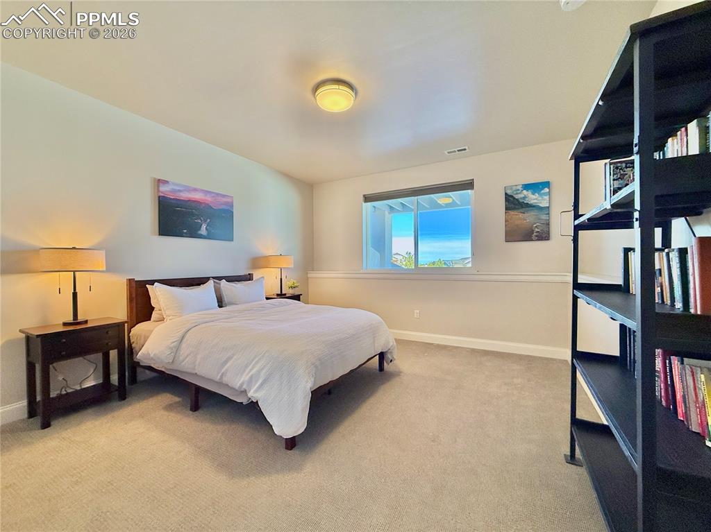 Image 30 of 36: Bedroom