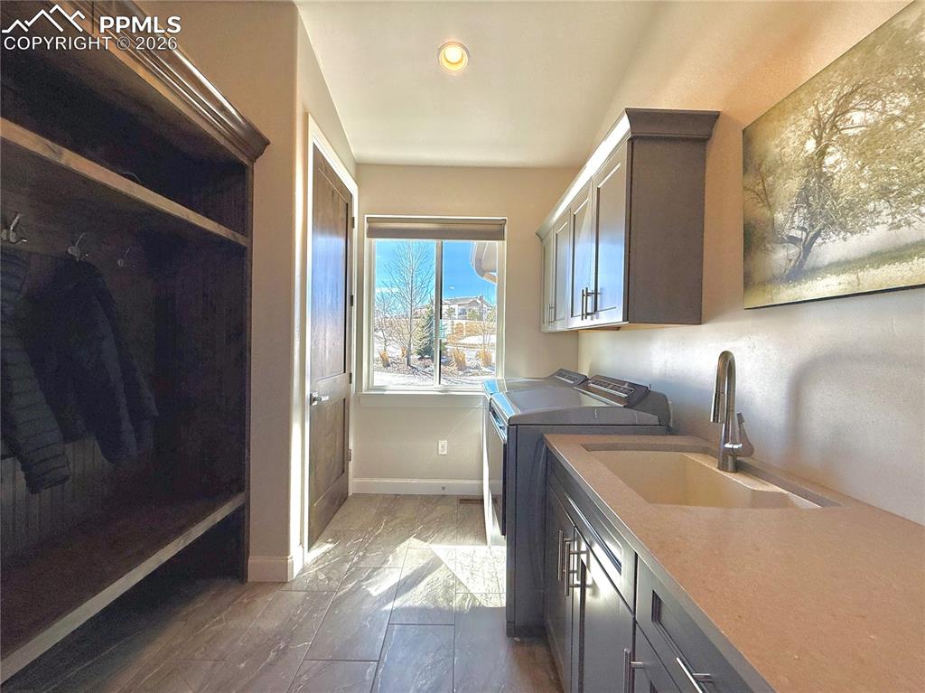 Image 32 of 36: Laundry