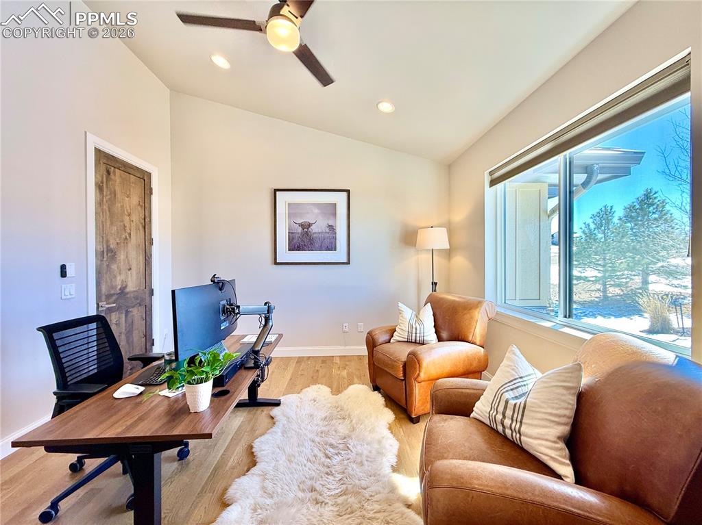 Image 6 of 36: Office