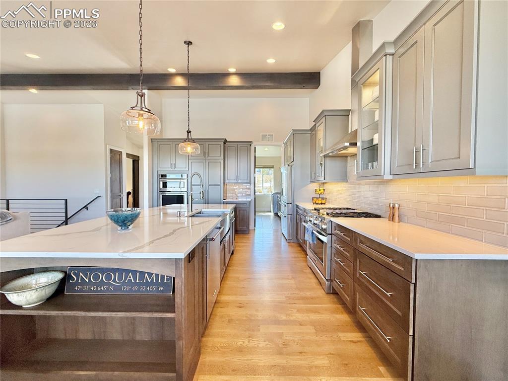 Image 8 of 36: Kitchen