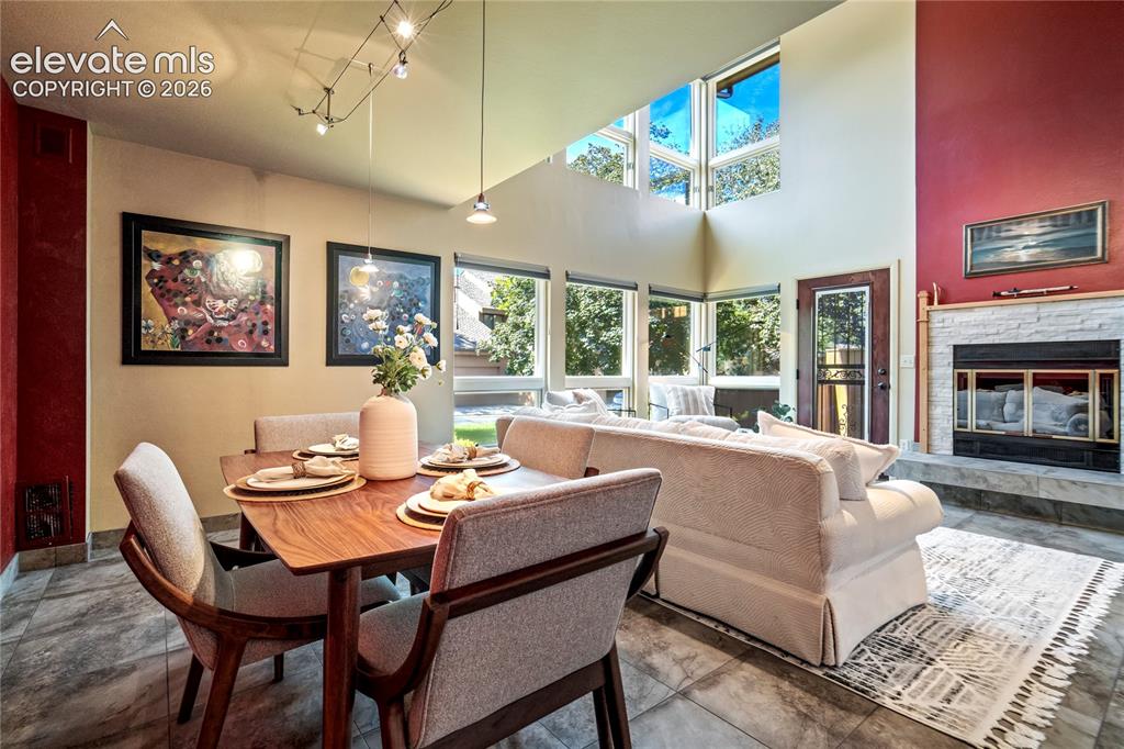 Image 14 of 50: Dining Area