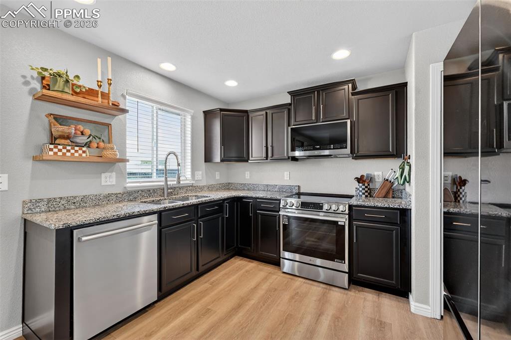 Image 10 of 27: Kitchen