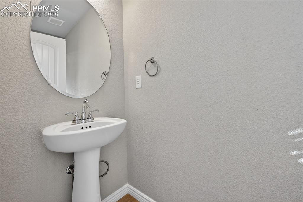 Image 12 of 27: Bathroom