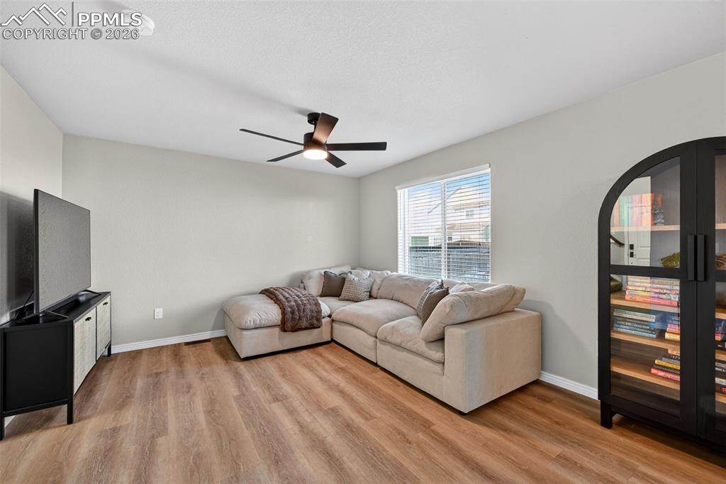 Image 4 of 27: Living Room