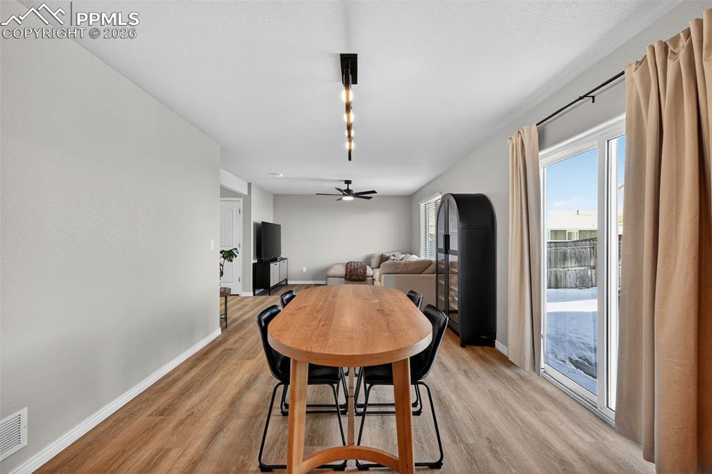 Image 9 of 27: Dining Area