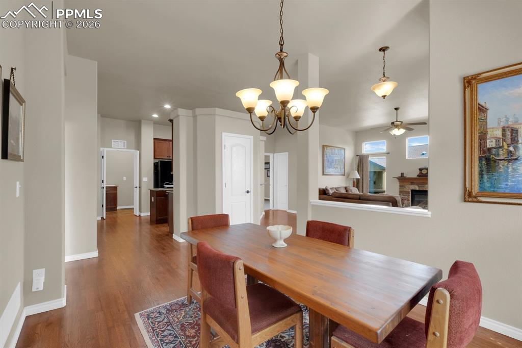 Image 4 of 33: Dining room 