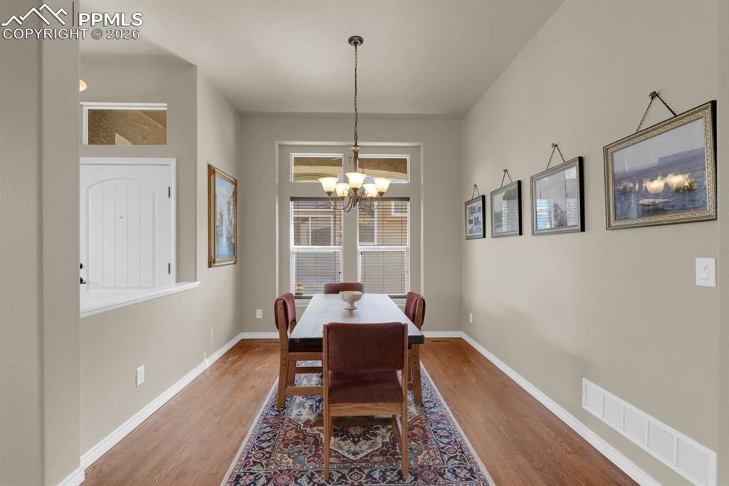 Image 7 of 33: Dining room 