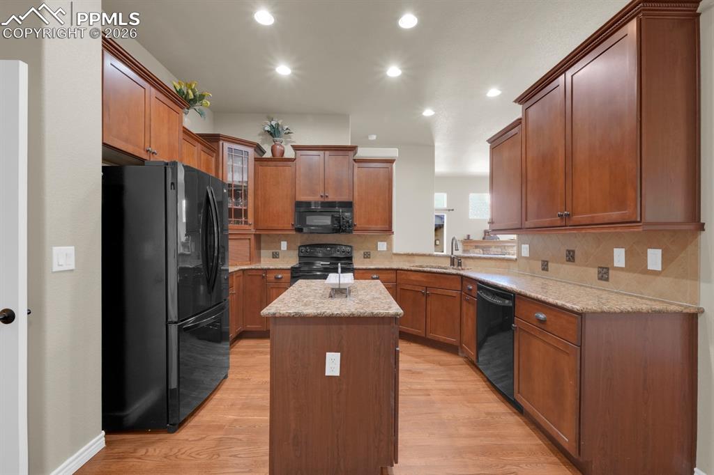 Image 8 of 33: Kitchen with island