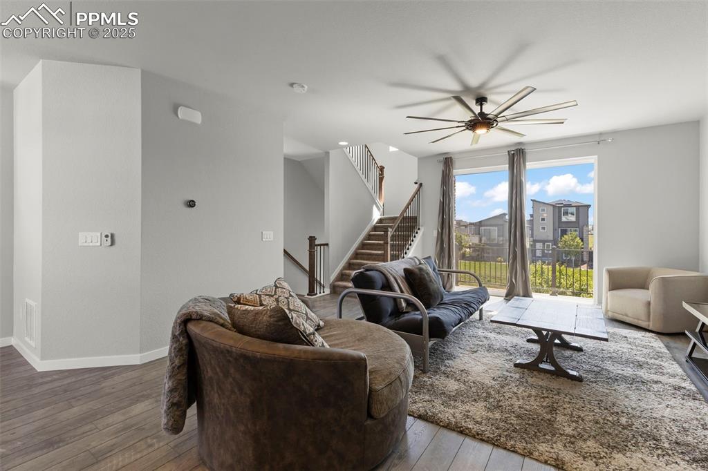 Image 10 of 39: Walk-out Living Room