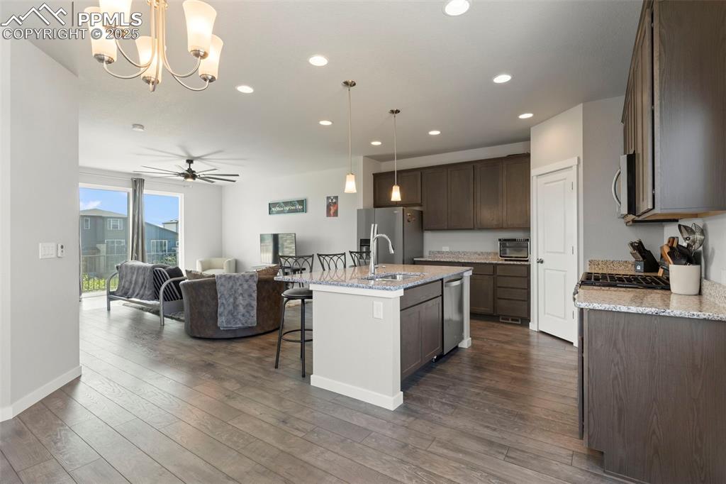 Image 15 of 39: Dining Area