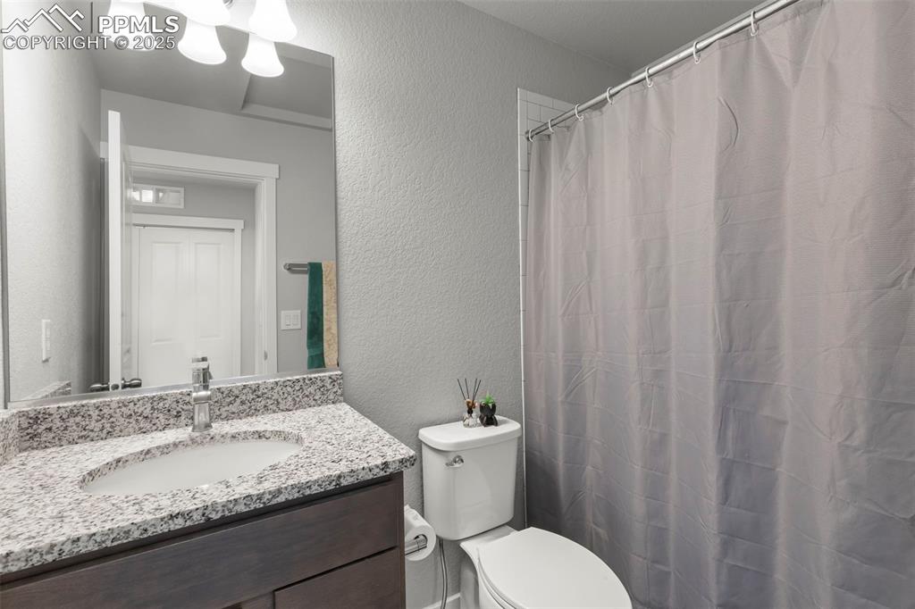 Image 24 of 39: Bathroom