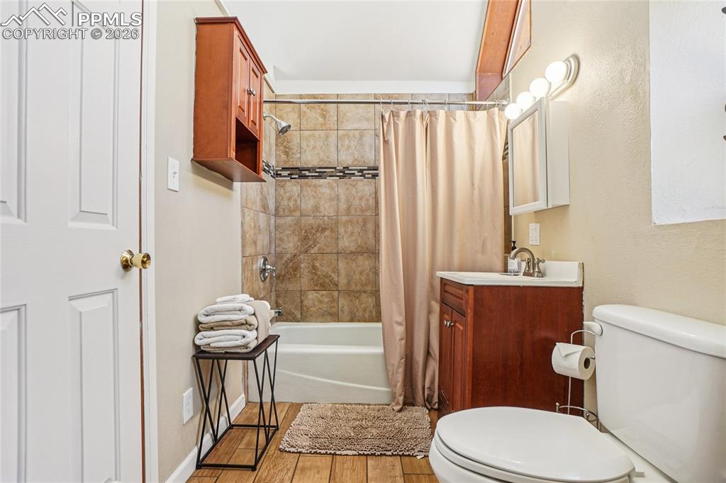 Image 12 of 43: Bathroom