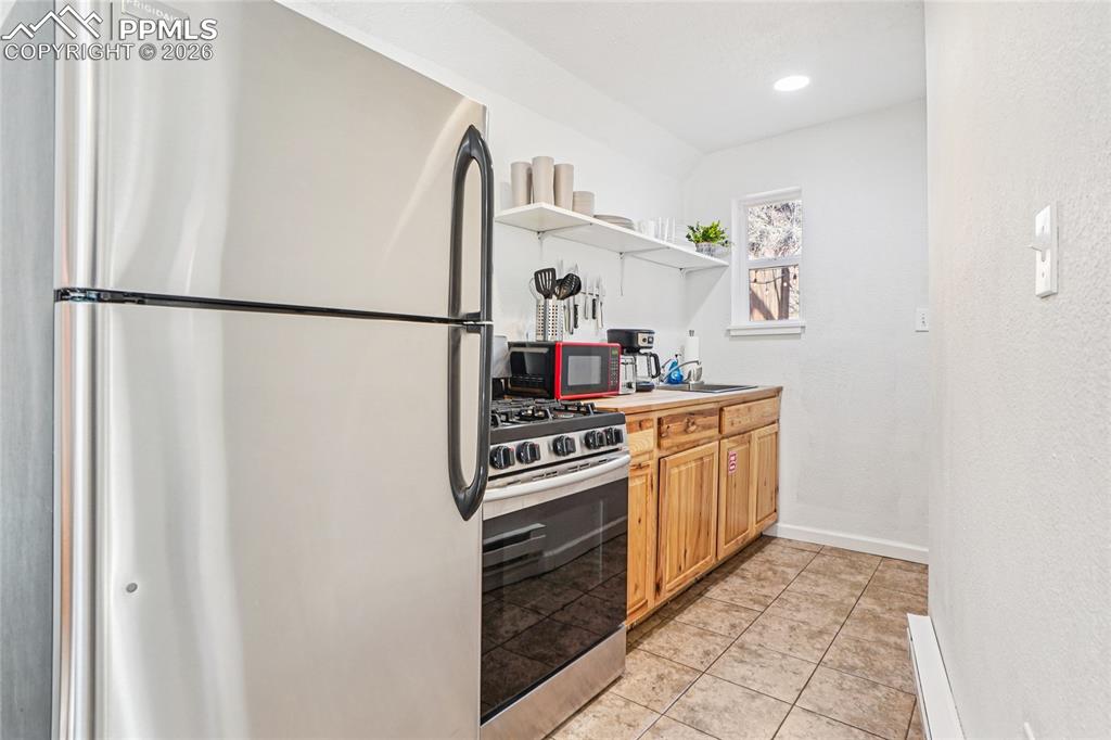 Image 17 of 43: Kitchen