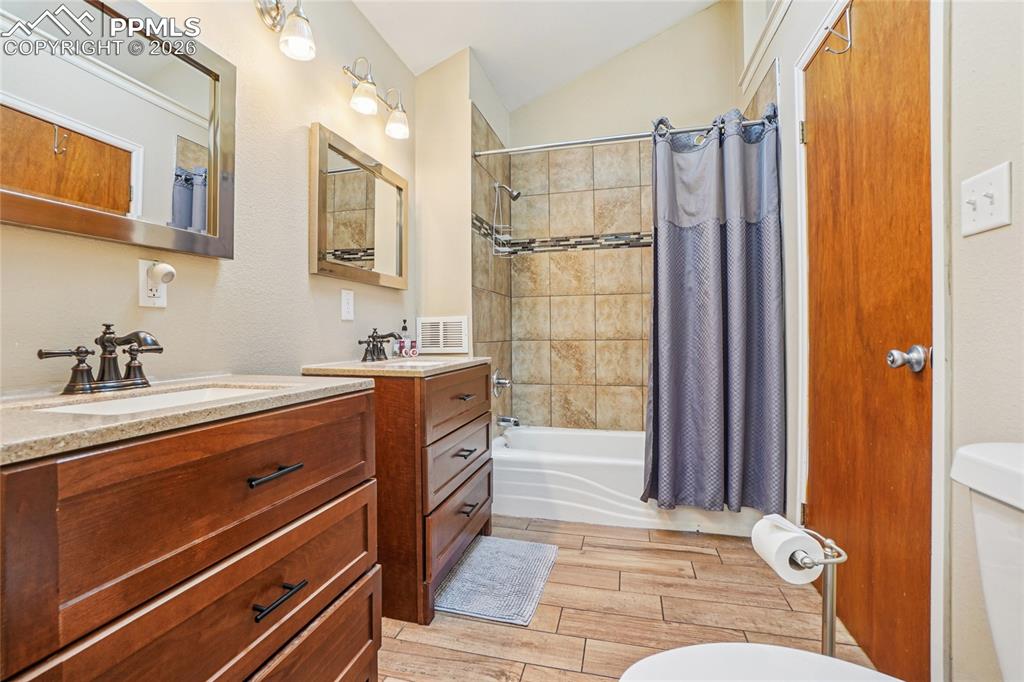 Image 9 of 43: Bathroom