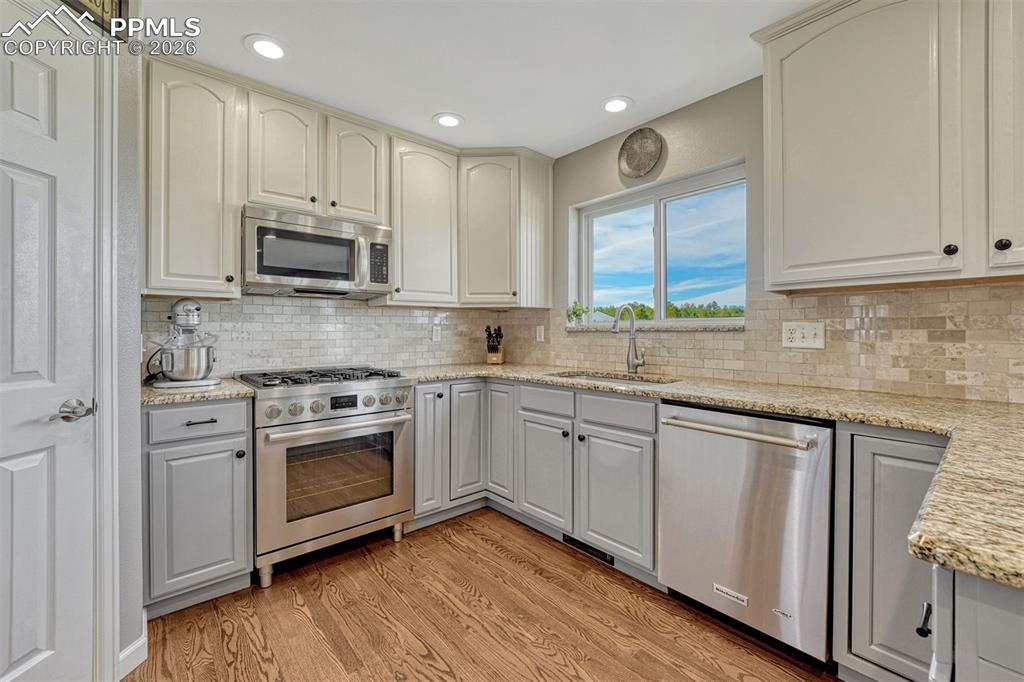 Image 15 of 50: New Supplement