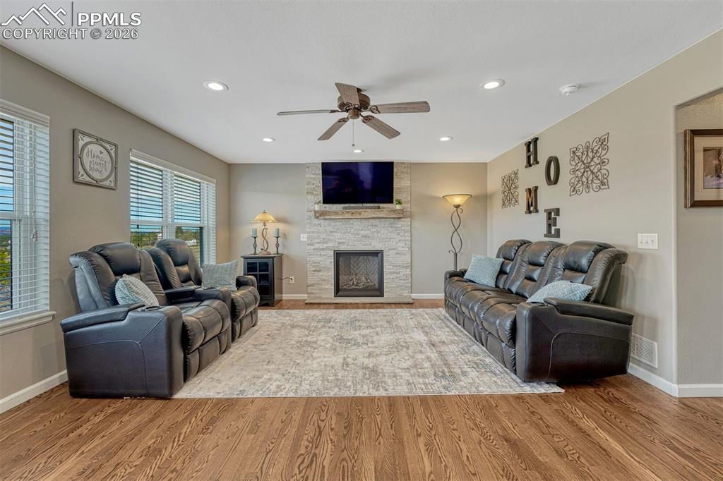 Image 19 of 50: New Supplement