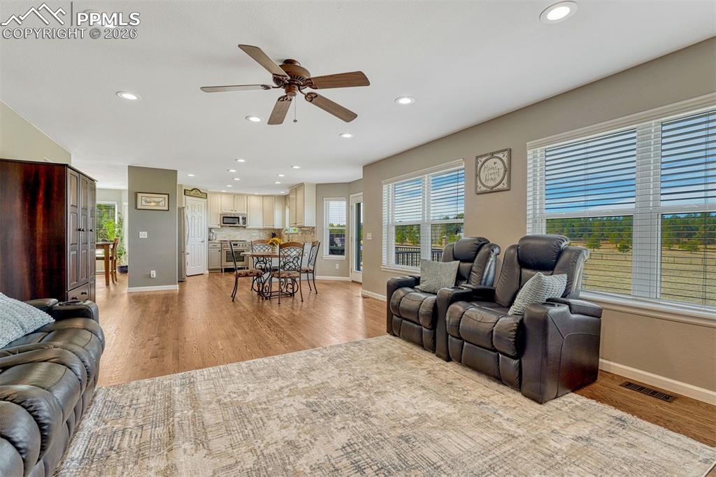 Image 20 of 50: Patio