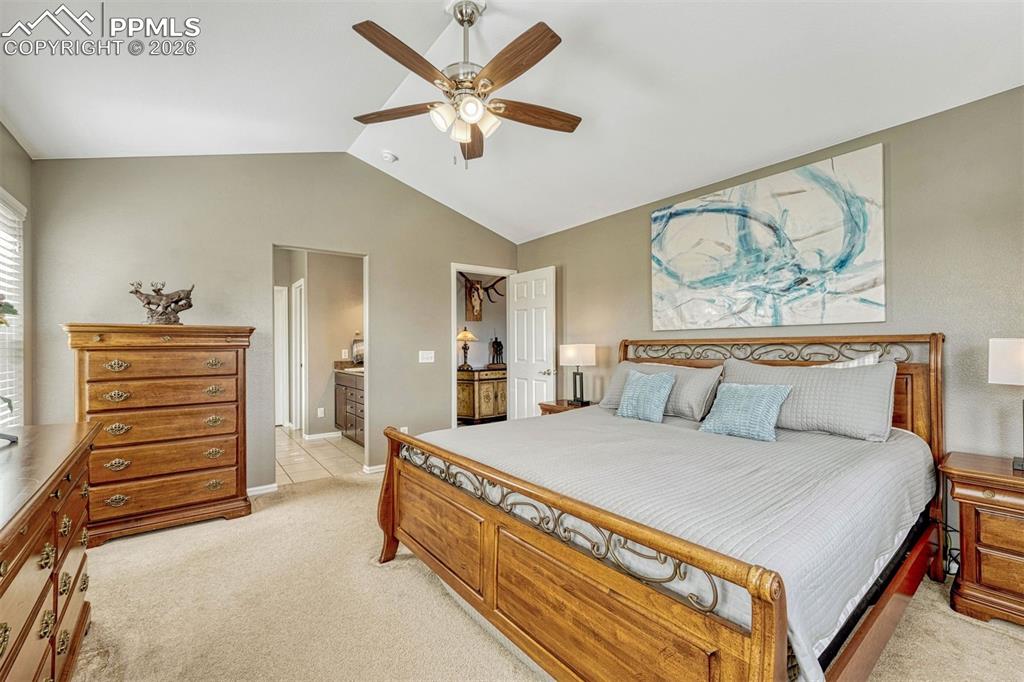 Image 22 of 50: Living Room