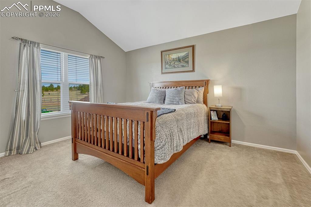 Image 33 of 50: Bedroom