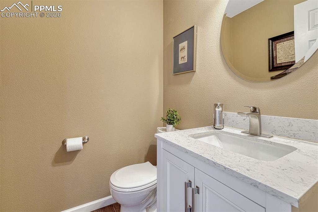 Image 37 of 50: Living Room