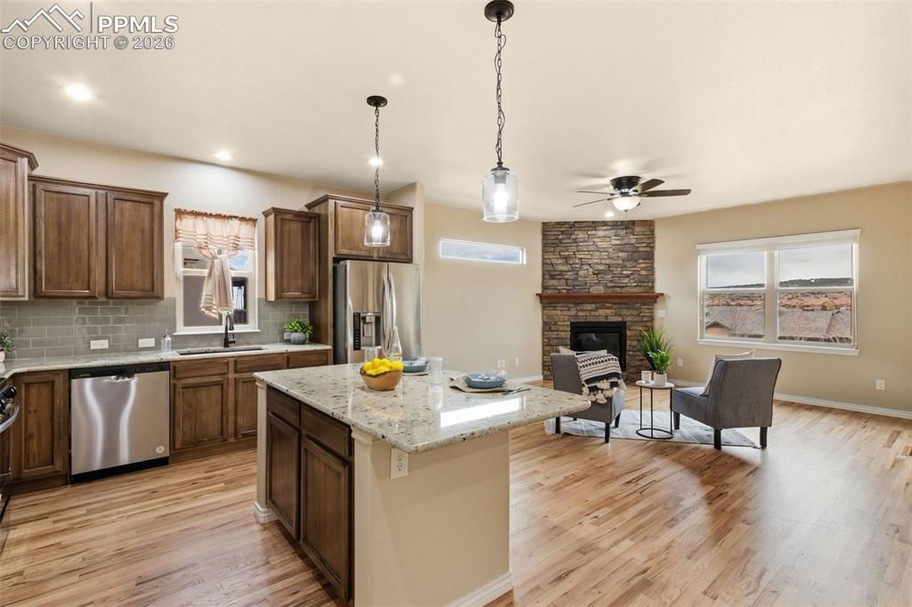 Image 11 of 46: Kitchen