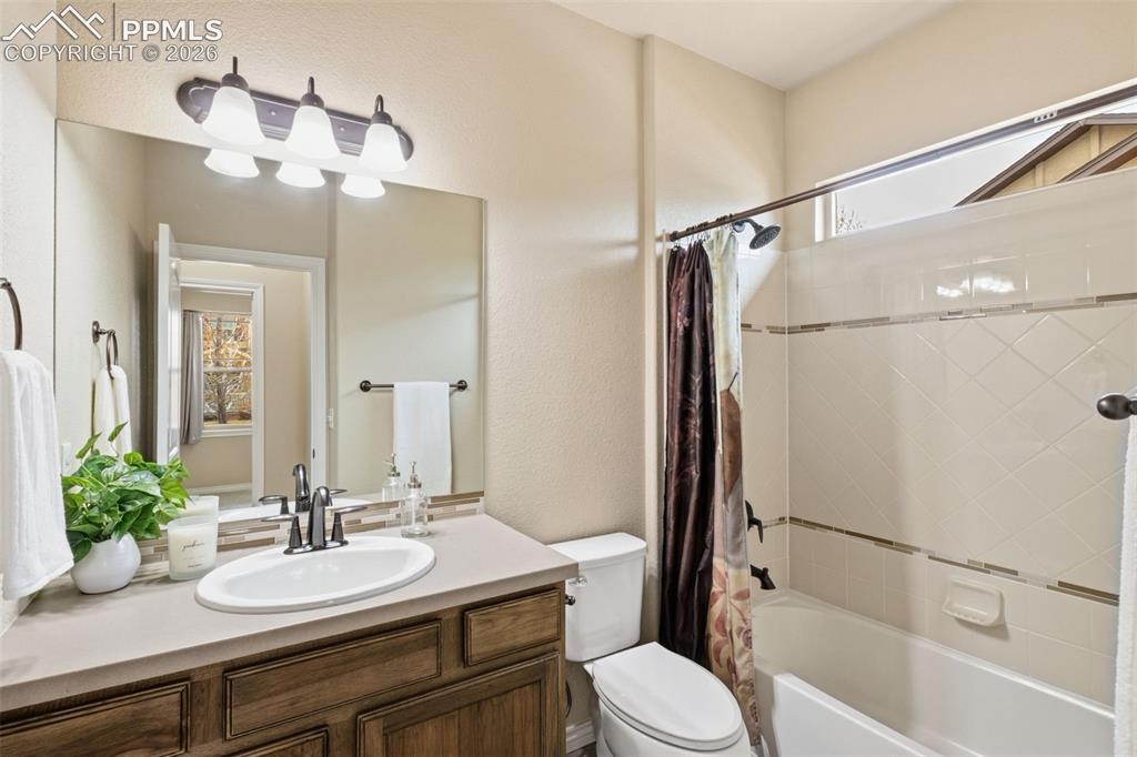 Image 25 of 46: Bathroom