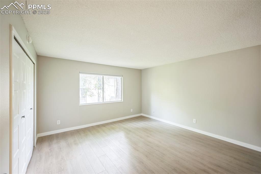 Image 9 of 14: Bedroom