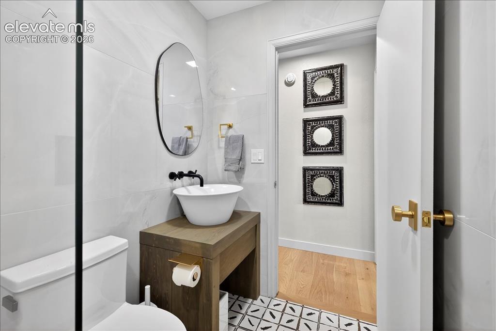 Image 17 of 50: Bathroom
