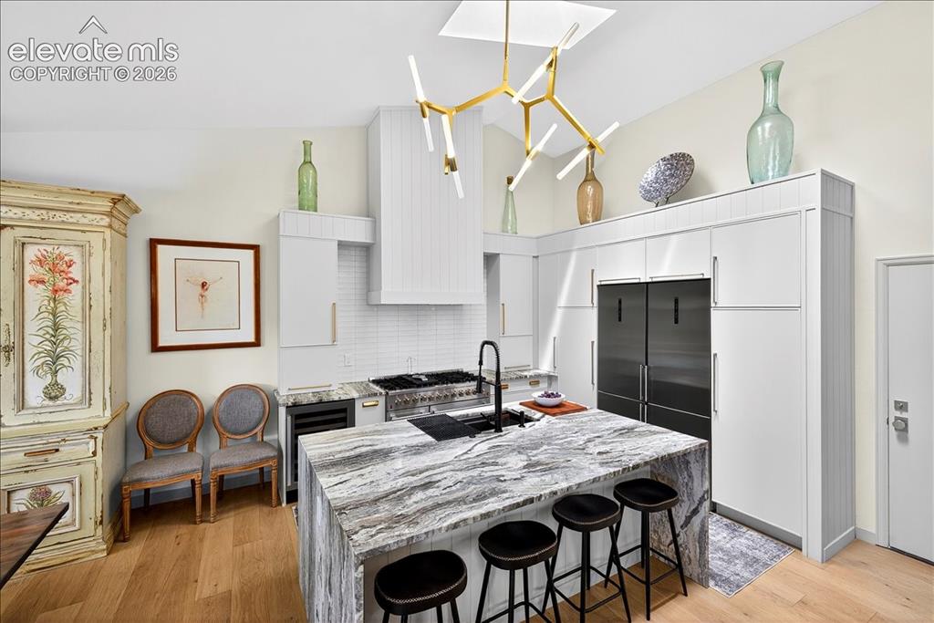 Image 9 of 50: Kitchen