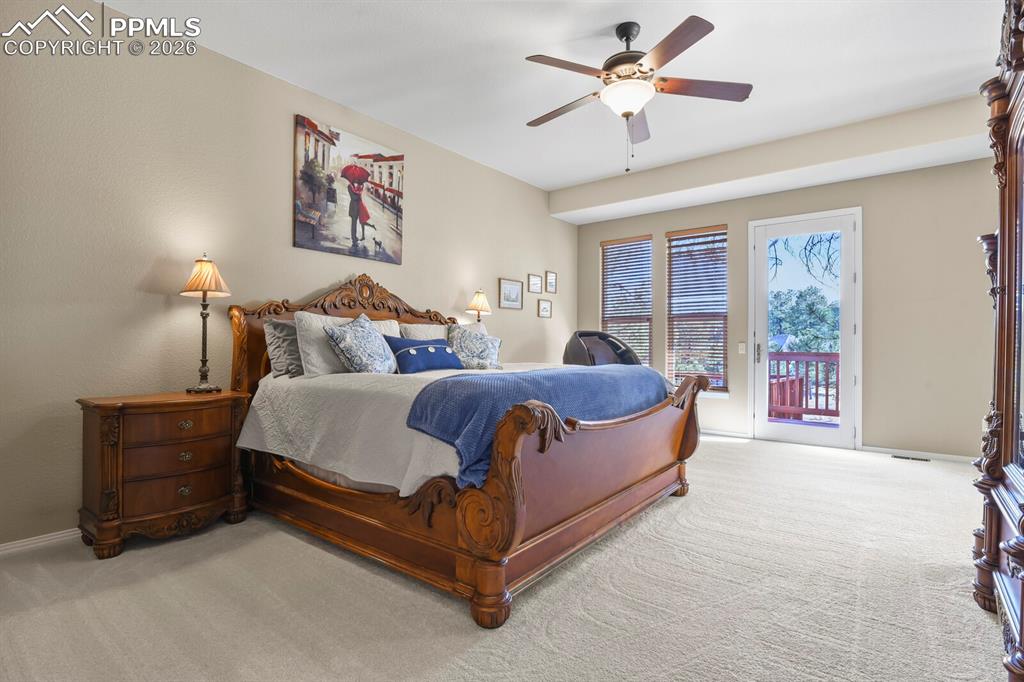 Image 16 of 50: Bedroom