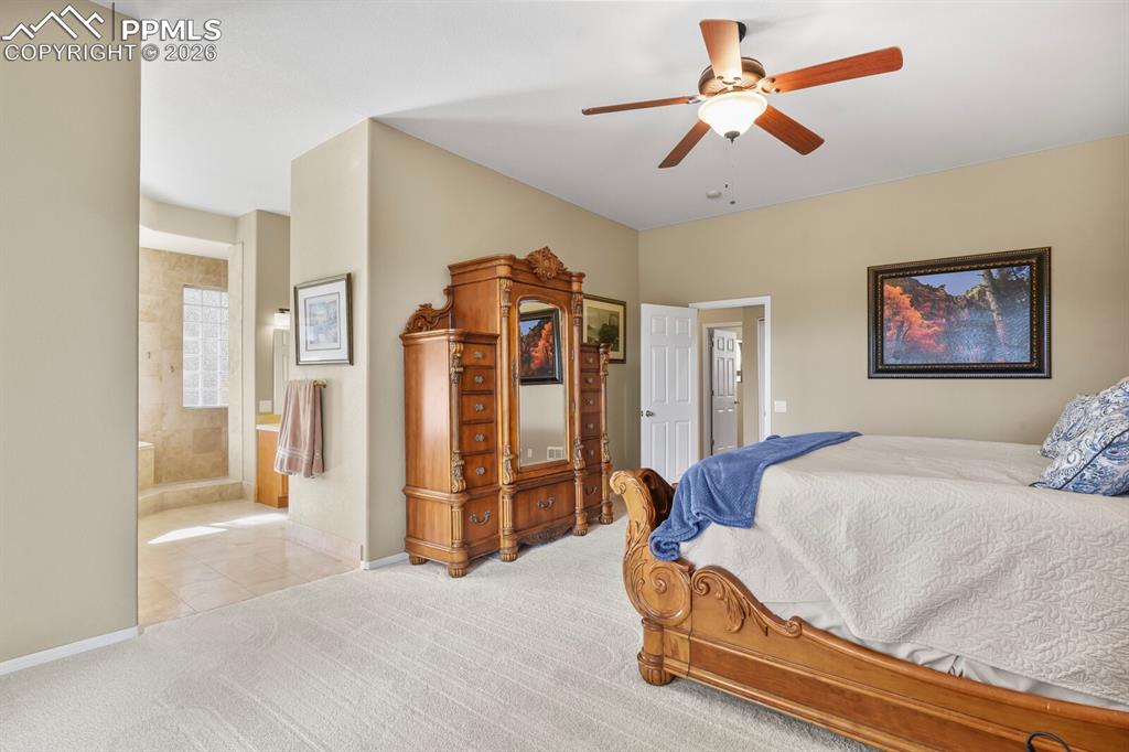 Image 18 of 50: Bedroom