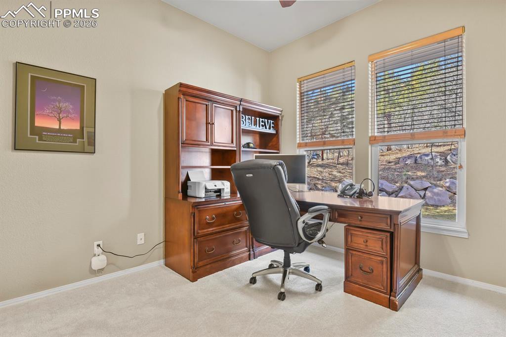 Image 23 of 50: Office