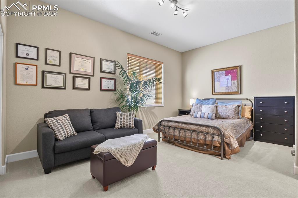 Image 33 of 50: Bedroom