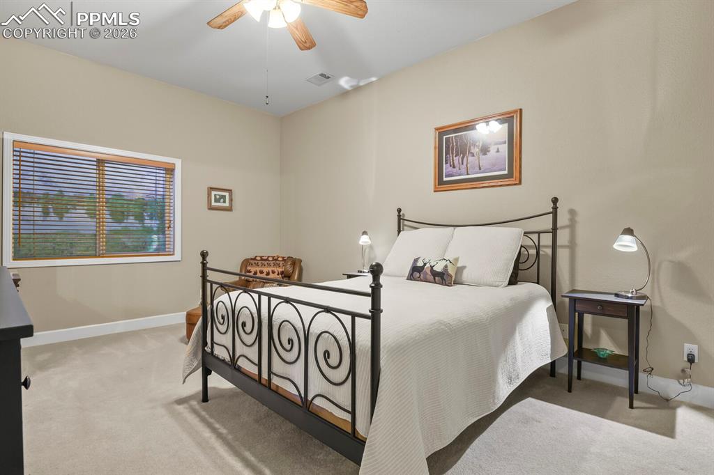 Image 37 of 50: Bedroom