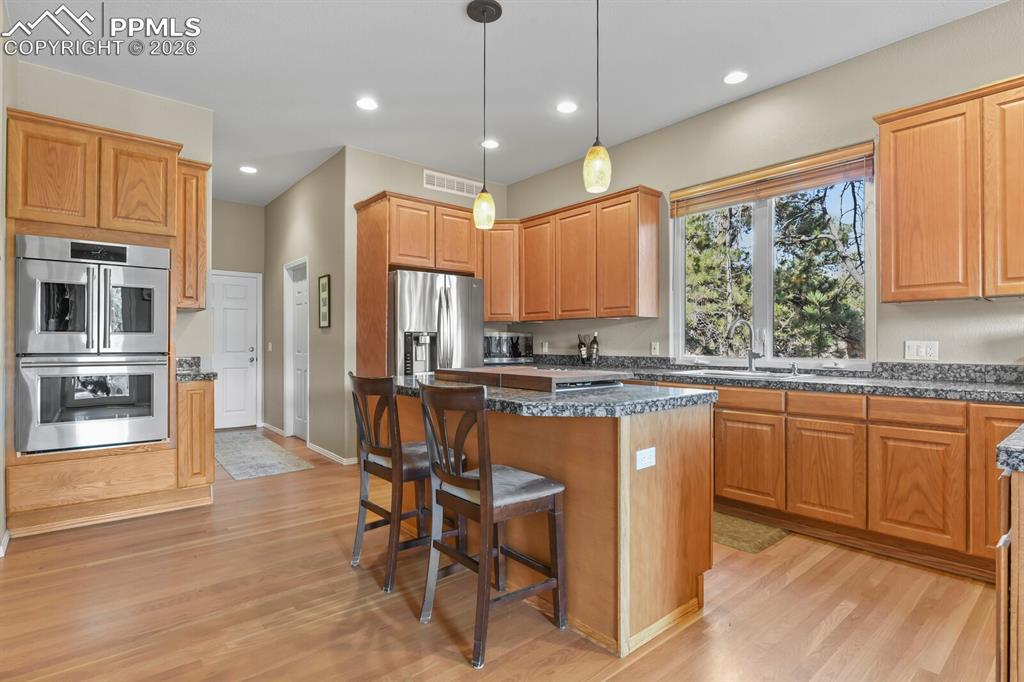 Image 9 of 50: Kitchen