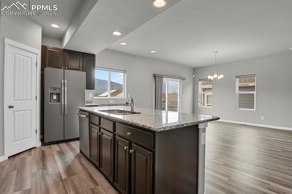 Image 15 of 47: Kitchen