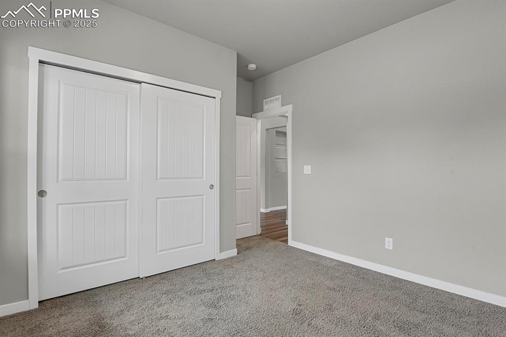 Image 18 of 47: Bedroom