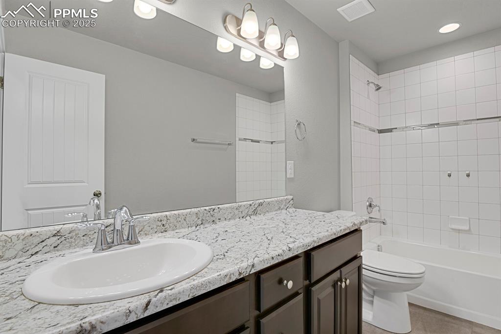 Image 28 of 47: Bathroom