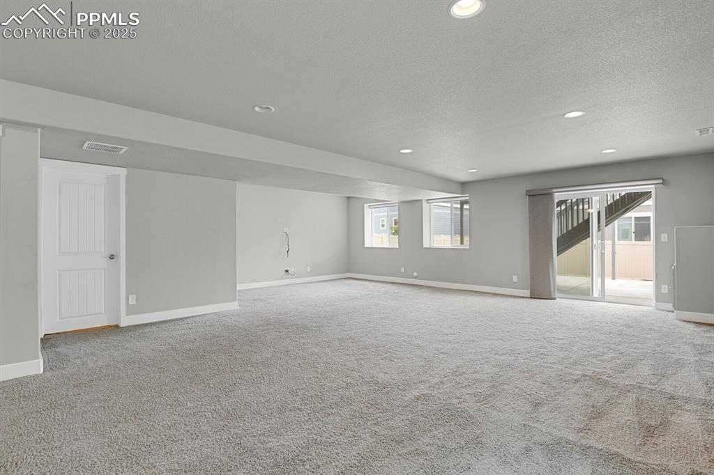 Image 32 of 47: Family Room