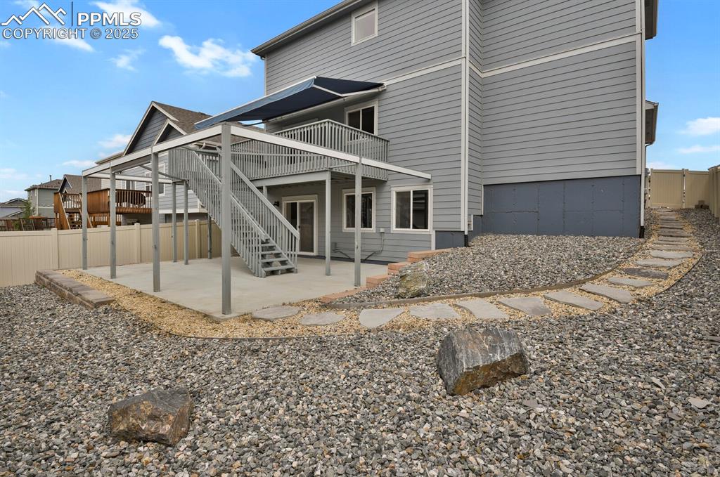 Image 41 of 47: Yard