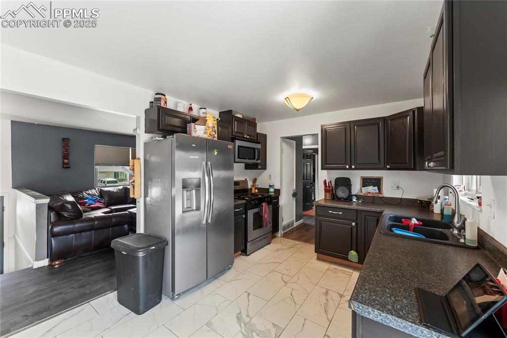 Image 5 of 13: Kitchen