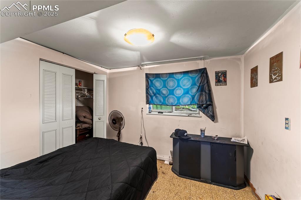Image 8 of 13: Bedroom