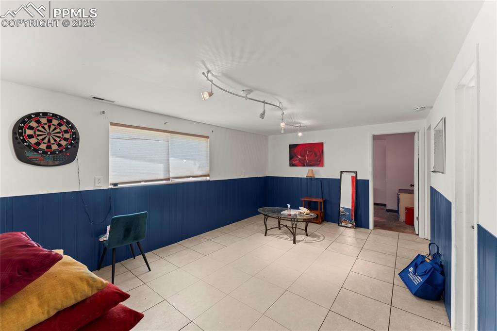 Image 9 of 13: Sitting Room