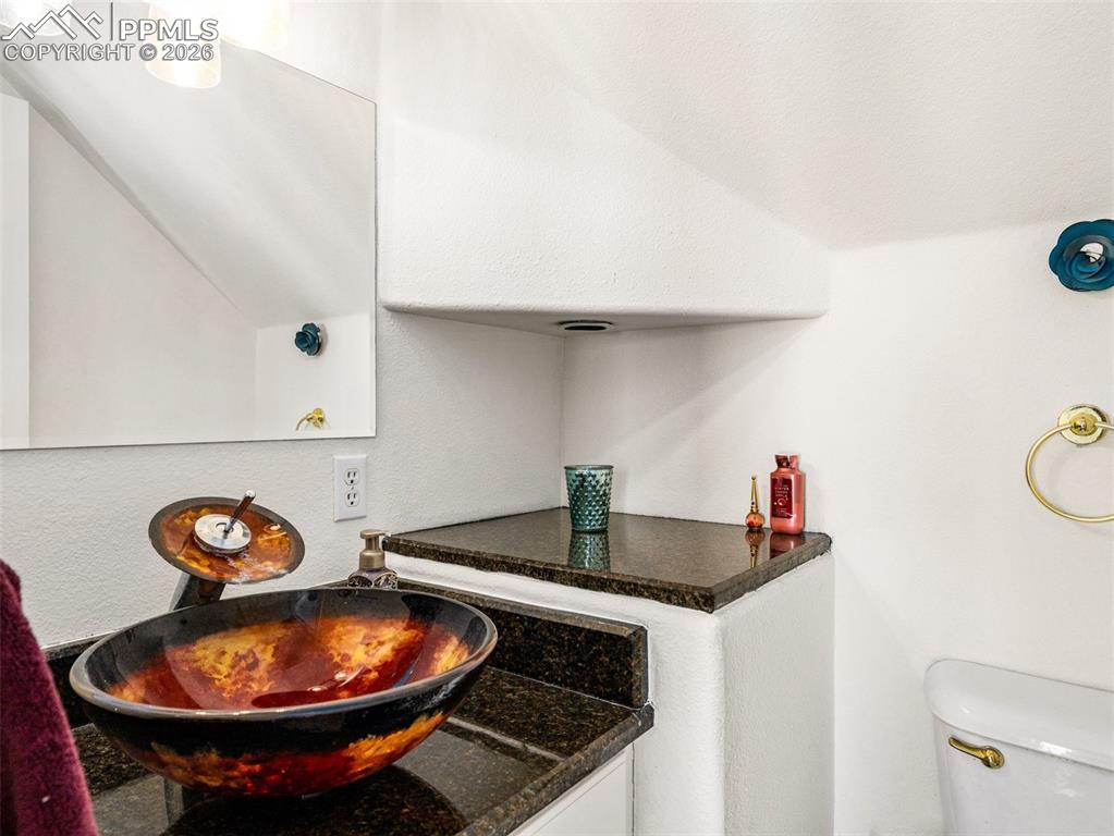 Image 12 of 31: Bathroom