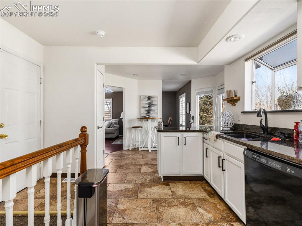 Image 13 of 31: Kitchen