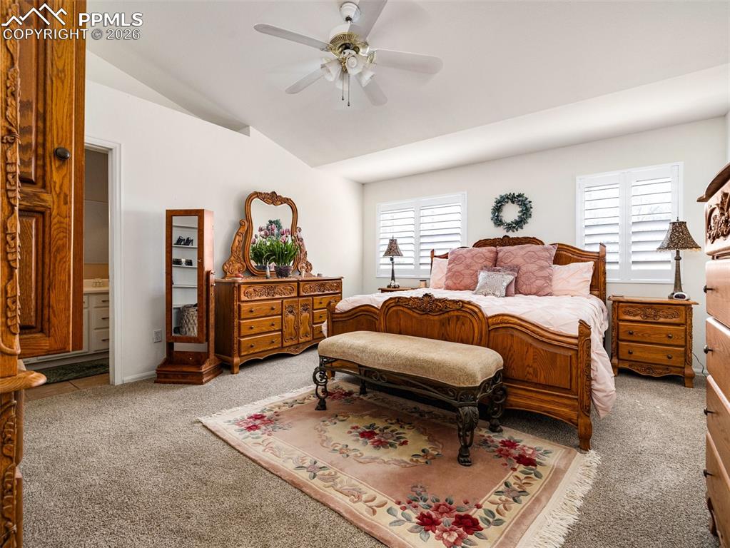 Image 16 of 31: Bedroom