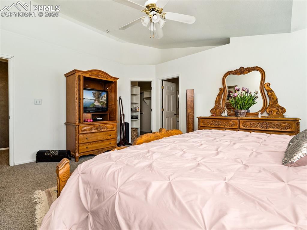 Image 17 of 31: Bedroom