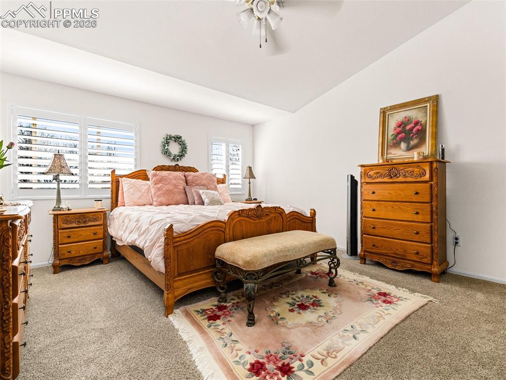 Image 18 of 31: Bedroom