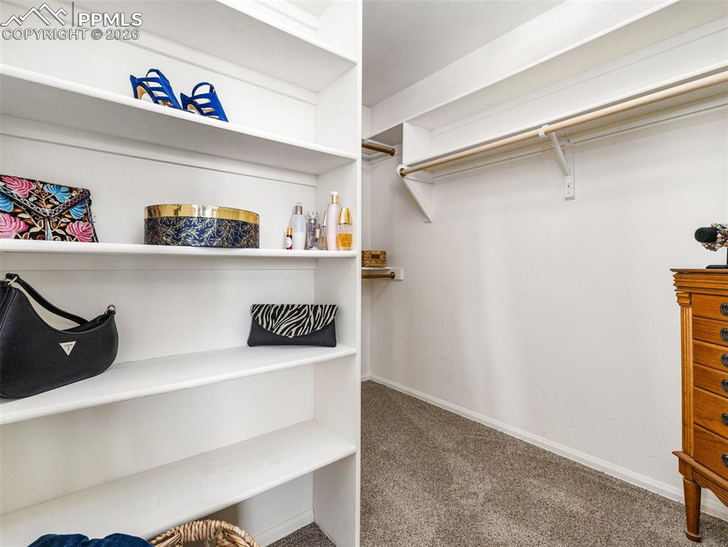 Image 20 of 31: Closet