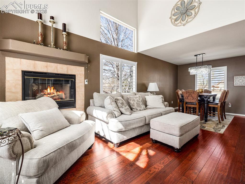 Image 5 of 31: Living Room